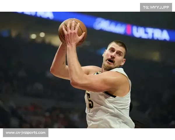 掘金约基奇与雄鹿字母哥赛后拥抱致意